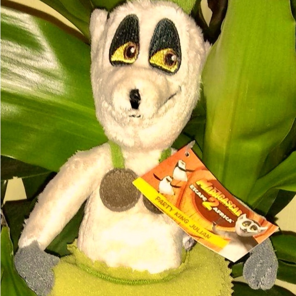 Madagascar, Escape 2 Africa Party, King Julian Lumur 9” Plush by Dreamworks